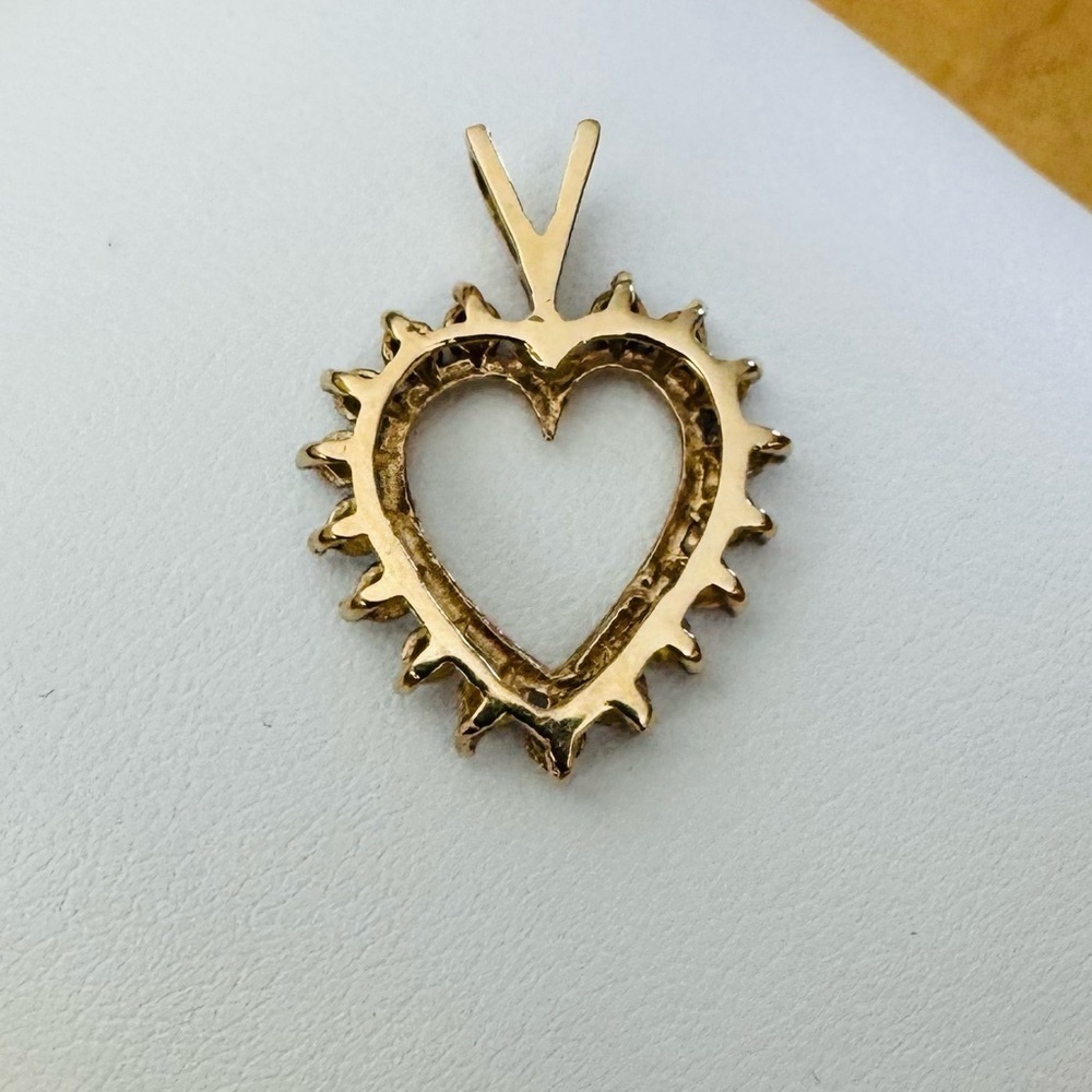 10K Yellow Gold Heart Pendant with Diamonds and Nugget Halo vintage - Picture 5 of 6